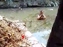 Video: Damkar Evakuasi Pria Aljazair yang Berendam di Danau Sunter