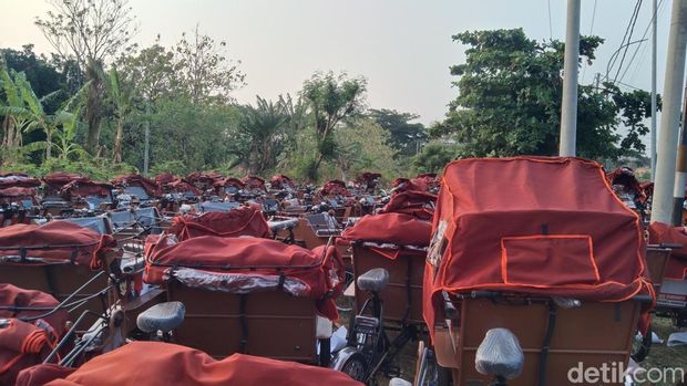300 unit becak listrik bantuan Presiden Prabowo Subianto untuk Kabupaten Majalengka yang telah tiba di SIKIM Majalengka.