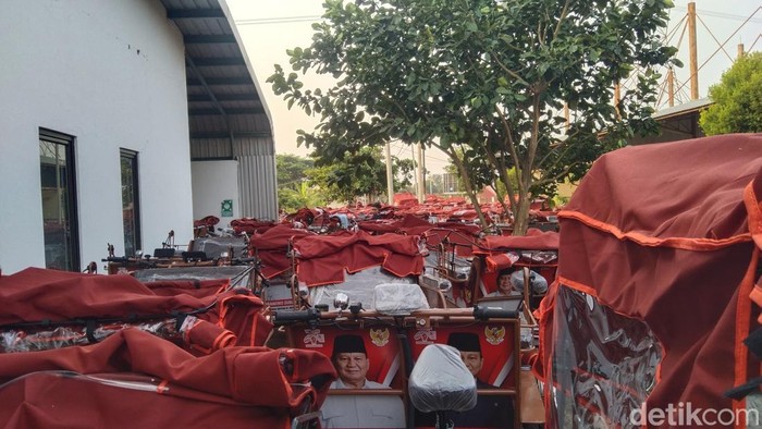 300 unit becak listrik bantuan Presiden Prabowo Subianto untuk Kabupaten Majalengka yang telah tiba di SIKIM Majalengka.