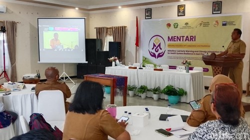 Acara pembekalan bidan di Flores Timur, NTT.