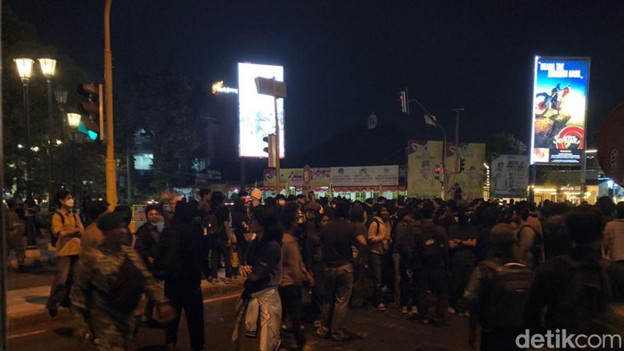 Aksi massa di simpang Jalan Jenderal Sudirman Jogja ricuh, Selasa (1/9/2026).