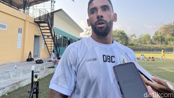 Asisten pelatih PSS Sleman, Demerson Bruno Costa di Lapangan Pakembinangun, Sleman, Selasa (1/9).
