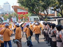 Asosiasi Petani Tebu Demo di Monas, Polisi Kawal hingga Bagikan Makanan