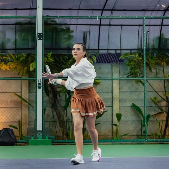 7 Inspirasi Gaya Stylish untuk Main Padel ala Audy Marissa