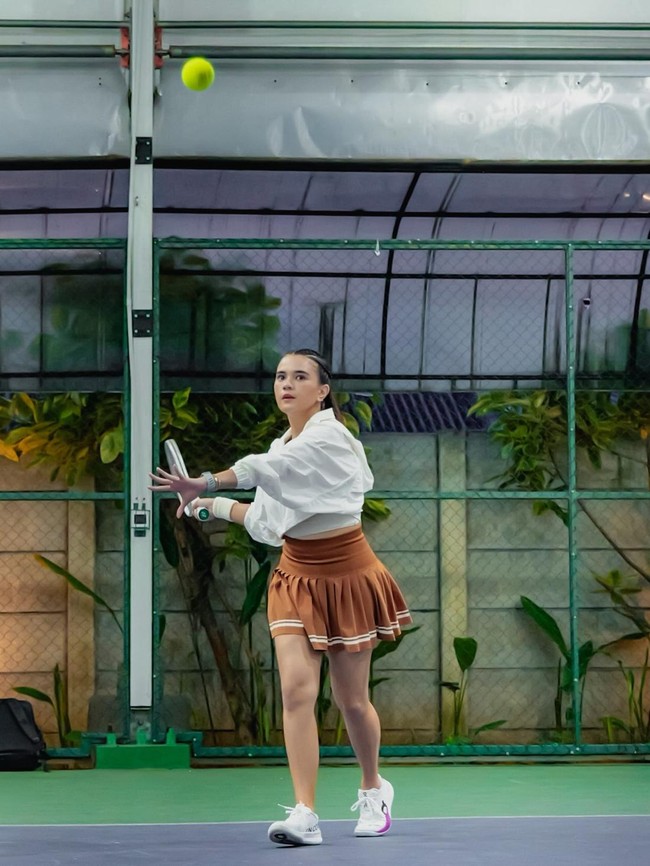 7 Inspirasi Gaya Stylish untuk Main Padel ala Audy Marissa