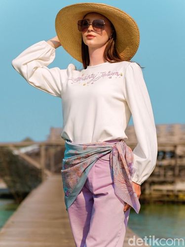 Benang Jarum meluncurkan Secret of the Sea, koleksi busana feminin bergradasi warna anggun dan tegas yang terinspirasi keindahan serta motif bawah laut.