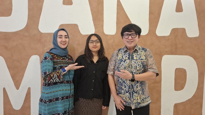 Clarissa Aurelia Nahid Saputra dan orang tua