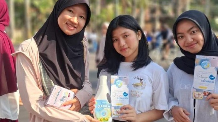 Clenaso, inovasi deterjen cair dari limbah kulit pisang karya mahasiswa UB.