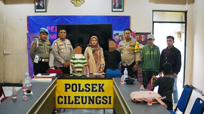Dua anak kabur dari pesantren di Tangsel dipulangkan ke orang tua di Bogor oleh polisi. (Dok. Istimewa)
