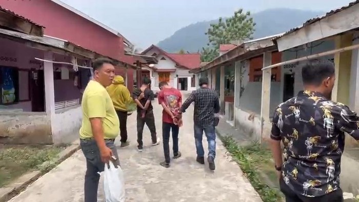 Dua pria yang mengintimidasi sopir bus ALS di Lubuklinggau menggunakan sajam ditangkap