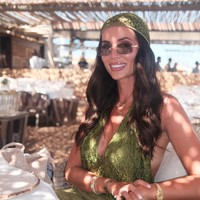 Ollie dan Elllie menikah tahun lalu dalam perayaan yang mewah di Prancis. Keduanya dipertemukan saat liburan di Marbella, Spanyol pada 2018. Foto: Instagram @ellievwatkins