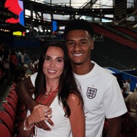 Potret Istri Influencer Ollie Watkins yang Nangis Saat Keluarga Pindah ke Arab