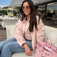 Diakui bahwa Ellie merasa agak gugup, sama ketika pertama kali pindah ke Birmingham. Tapi wanita 30 tahun itu ingin mendukung perkembangan suaminya. “Menyaksikan perkembangan karier Ollie di sini sungguh istimewa. Aku telah menyaksikan momen-momen puncak yang luar biasa sekaligus mendampinginya melewati masa-masa sulit, Foto: Instagram @ellievwatkins