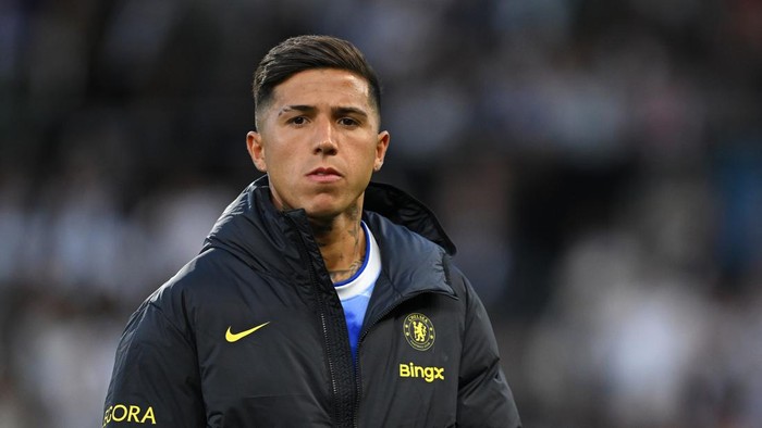 LONDON, ENGLAND - AUGUST 24: Enzo Fernandez of Chelsea looks on ahead of the Premier League 2026/27 match between Fulham and Chelsea FC at Craven Cottage on August 24, 2026 in London, England. (Photo by Mike Hewitt/Getty Images)
