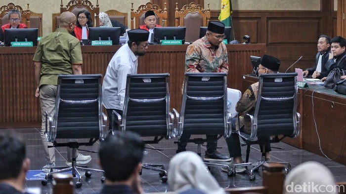 Sidang lanjutan kasus dugaan korupsi terkait pembagian kuota dan penyelenggaraan haji di Kementerian Agama tahun 2023-2024 kembali digelar di Pengadilan Tipikor, Jakarta, Selasa (1/9/2026). Terdakwa Yaqut Cholil Qoumas atau Gus Yaqut hadir dalam pers