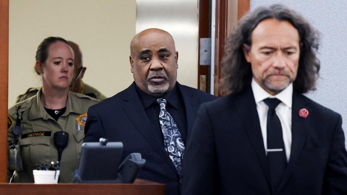 Duane Davis, center, and his attorney Michael Sanft are led back to a courtroom to hear his sentencing date after a jury found Davis guilty in the 1996 killing of rapper Tupac Shakur, in Clark County District Court at the Regional Justice Center on Monday, Aug. 31, 2026, in Las Vegas. Bizuayehu Tesfaye/Pool via REUTERS     TPX IMAGES OF THE DAY