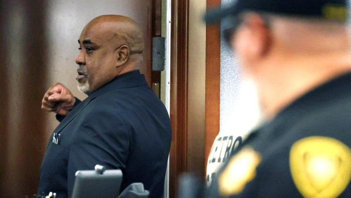 Duane Davis pumps his fist as he is led out of a courtroom after a jury found him guilty in the 1996 killing of rapper Tupac Shakur, in Clark County District Court at the Regional Justice Center on Monday, Aug. 31, 2026, in Las Vegas.   Bizuayehu Tesfaye/Pool via REUTERS     TPX IMAGES OF THE DAY