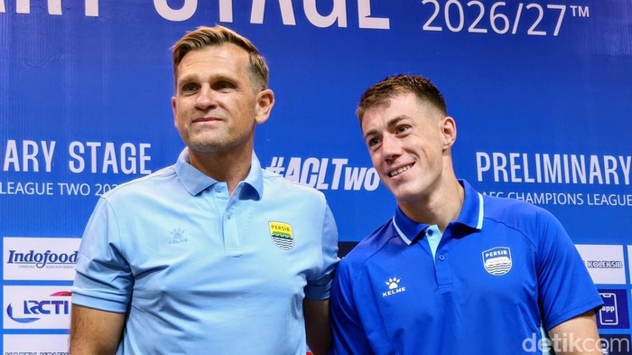 Igor Tolic dan Mariano Peralta usai laga Persib vs Manila Digger