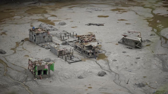 Damaged buildings near Trishuli River following deadly flash floods and a mudslide, in Betrawati Bazaar in Rasuwa district, Nepal, August 30, 2026. REUTERS/Stringer