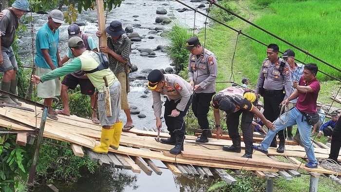 Jembatan gantung di Bengkulu Utara diperbaiki