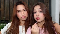 Udah cukup menjiwai belum ekspresi jijik ala Jennifer dan Becca menirukan meme satu ini? Foto: Instagram @jenniferhubner