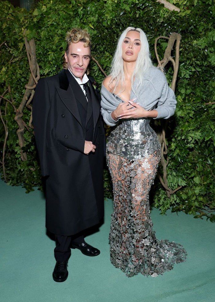dosa-john-galliano-tak-termaafkan-pamerannya-di-met-gala-2027-dibatalkan