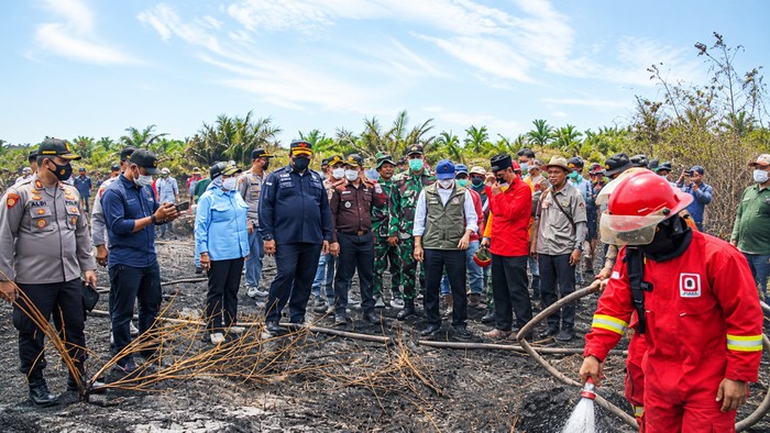 Kajati Jambi Sugeng Hariadi saat cek karhutla
