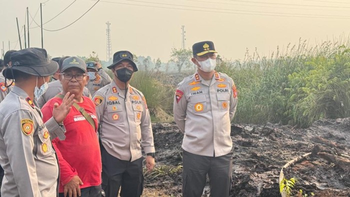 Kapolda Kalteng Irjen Iwan Kurniawan tinjau karhutla di Palangka Raya.