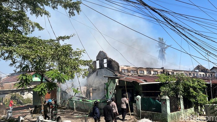 Kebakaran asrama TNI Mattoanging, Makassar.