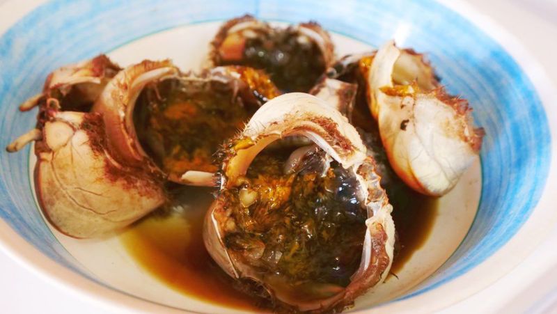 Keliling 100 Negara, Traveler Ini Pernah Makan Cacing hingga Otak Kambing