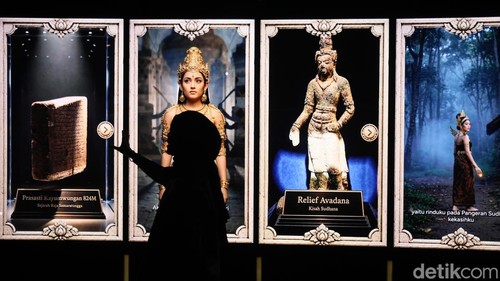 Pengunjung melihat pameran imersif Purwacarita Borobudur di Galeri Indonesia Kaya, Grand Indonesia, Jakarta, Selasa (1/9/2026). 

Galeri Indonesia Kaya berkolaborasi dengan Bening Digital Indonesia dan Curaweda, Purwacarita Borobudur menyajikan riset dan fakta sejarah yang telah tervalidasi sebagai pijakan utama buat membangun cerita. Sebuah pengalaman imersif berbasis Ethical AI yang memadukan teknologi, sejarah, dan budaya, dimana pengunjung akan diajak menelusuri kembali asal mula dan kisah di balik Candi Borobudur.