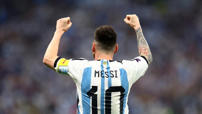 FILE PHOTO: Soccer Football - FIFA World Cup Qatar 2022 - Semi Final - Argentina v Croatia - Lusail Stadium, Lusail, Qatar - December 13, 2022 Argentinas Lionel Messi celebrates scoring their first goal REUTERS/Carl Recine/File Photo