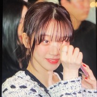 Penampilan Karina aespa tanpa makeup kerap mengundang perdebatan. Sejumlah netizen terkadang menganggap Karina membutuhkan riasan makeup lengkap karena tanpa makeup ia terlihat seperti orang biasa. Foto: Instagram