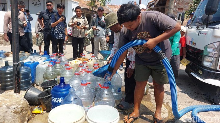 Penyaluran air bersih di Kabupaten Cirebon