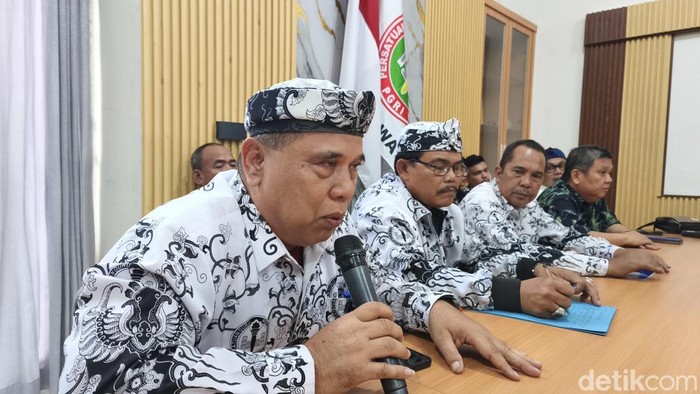 PGRI Jabar saat memberi pernyataan sikap soal kasus intimidasi guru di Sukabumi
