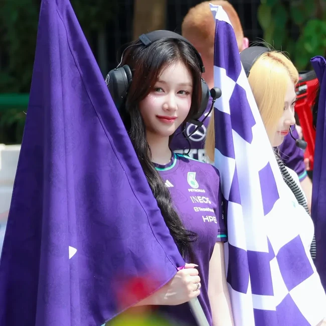 Visual Unreal Pharita BABYMONSTER di Acara Adidas F1, Akrab dengan Pembalap