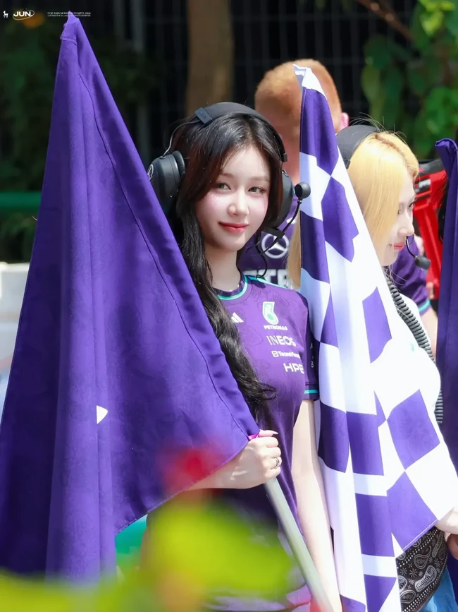 Visual Unreal Pharita BABYMONSTER di Acara Adidas F1, Akrab dengan Pembalap