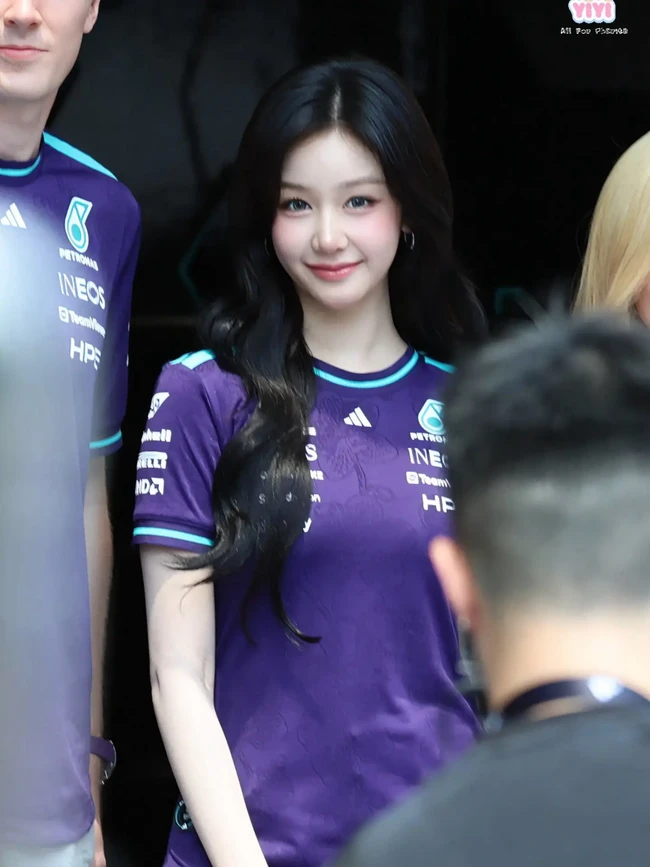 Acara ini merupakan rangkaian kolaborasi antara Adidas Singapura dan Mercedes-AMG Petronas F1 Team. Dalam kesempatan itu, Pharita dan personelnya ikut serta dalam sesi Hot Laps hingga fan meeting, menyapa para Monstiez. Foto: dok. X