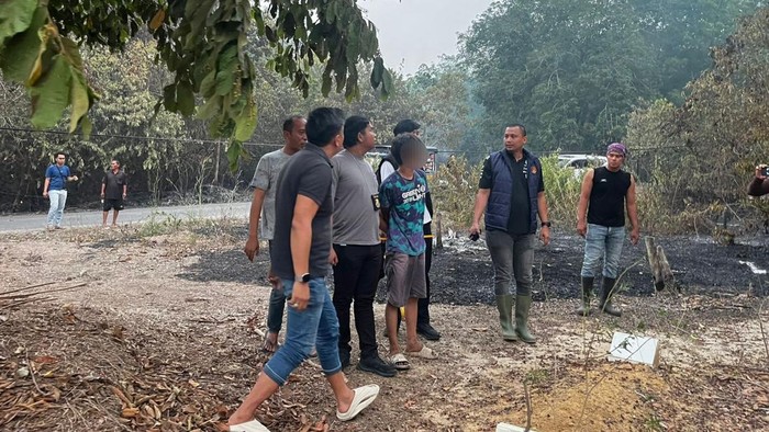 Polisi mengamankan pelaku diduga hendak membakar lahan di Ogan Ilir
