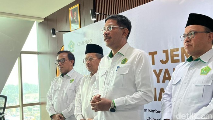 Direktur Bina (KUA) dan Keluarga Sakinah Ahmad Zayadi dan Dirjen Bimas Islam Abu Rokhmad dalam 