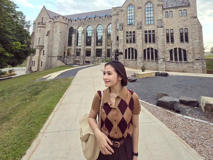 Prilly Latuconsina & Omara Esteghlal