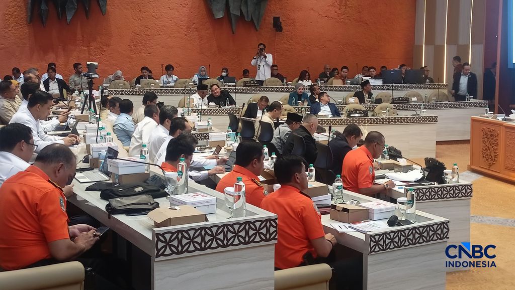 Rapat kerja Kementerian Perhubungan dan beberapa Kementerian/Lembaga lain dengan Komisi V DPR RI, Selasa (1/9/2026). (CNBC Indonesia/Ferry Sandi)