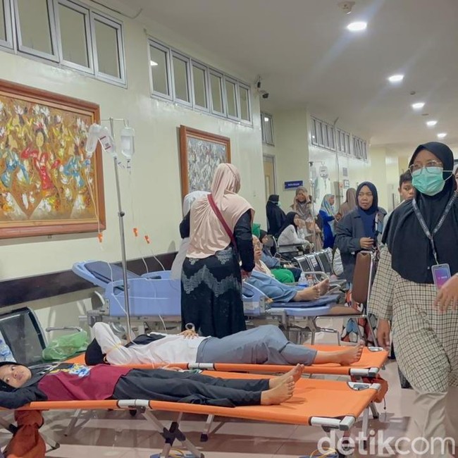 Ratusan Santri Keracunan MBG Dirawat di RSUD Notopuro Sidoarjo
