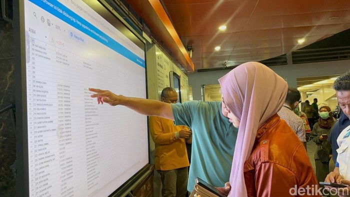 Ratusan santri  keracunan menu MBG dievakuasi ke RSUD Notopuro Sidoarjo