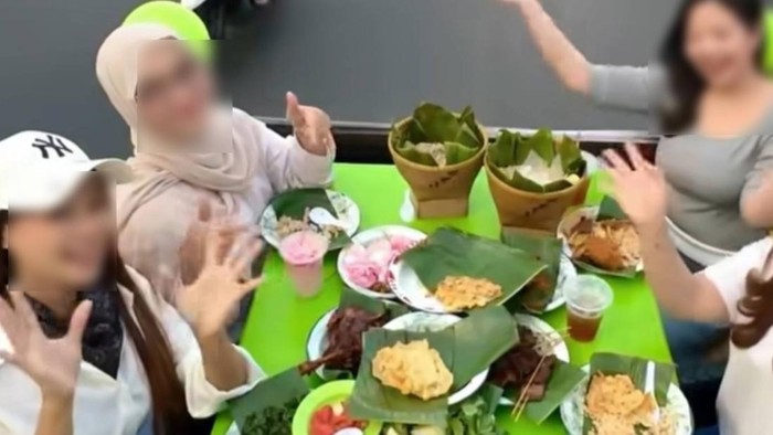 Tangkapan layar video makan di mobil bak terbuka di Tasikmalaya.