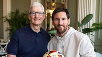 Tim Cook Mundur, Messi Pensiun: Dua Era Berakhir di Hari yang Sama