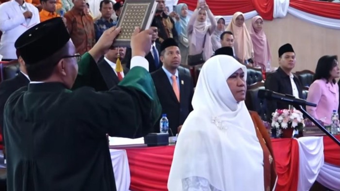 Prosesi pengangkatan Sri Rezeki menjadi Wakil Ketua DPRD Medan sisa jabatan 2024-2029.
