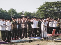 Pasokan Air Kian Berkurang, Ribuan Warga Genuk Semarang Gelar Salat Istisqa