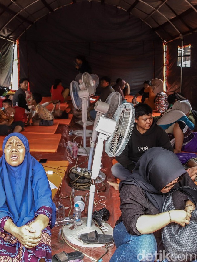 Warga Korban Kebakaran Batu Ceper Bertahan di Tenda Pengungsian
