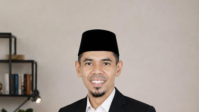Abrar Aziz, Direktur Program pada Indonesian Institute For Hajj and Umrah Studies